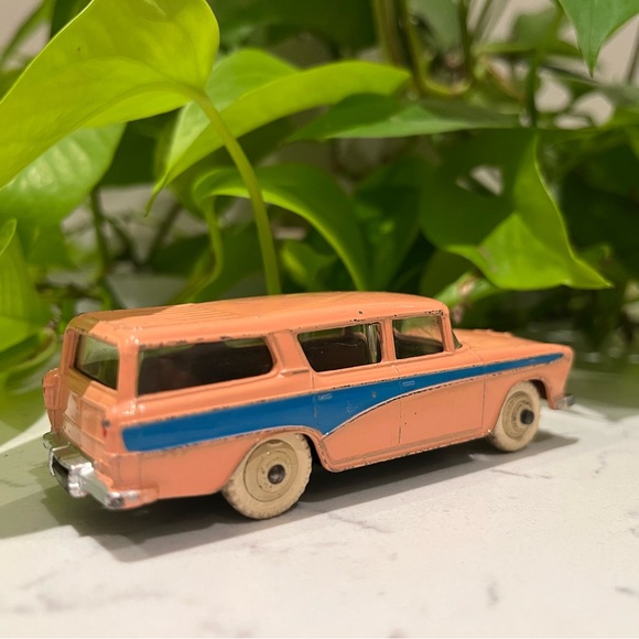 Dinky Toys 173 NASH RAMBLER. Pink with blue flash. - Picture 2 of 5